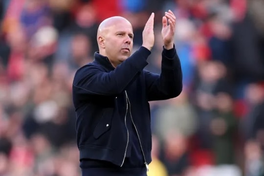 Thử thách xoay tua của Arne Slot: Liverpool đối mặt bài toán nhân sự trước Wolves