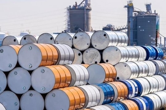 Giá xăng dầu hôm nay 4/3/2026: Giá dầu Brent vượt mốc 85 USD/thùng, thâm hụt thương mại tăng mạnh