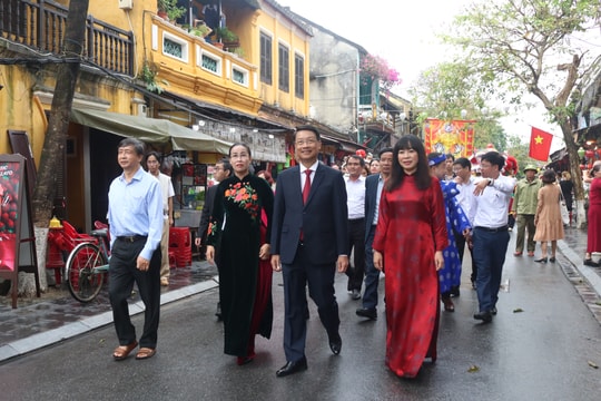 Lãnh đạo thành phố dự lễ hội Nguyên Tiêu tại Hội An