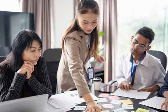 Singapore nâng tuổi nghỉ hưu và tái tuyển dụng