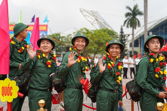 Rộn ràng không khí giao, nhận quân tại Đà Nẵng