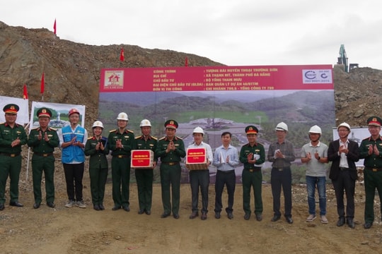 Bộ Tổng Tham mưu kiểm tra tiến độ thi công tượng đài Huyền thoại Trường Sơn tại Đà Nẵng