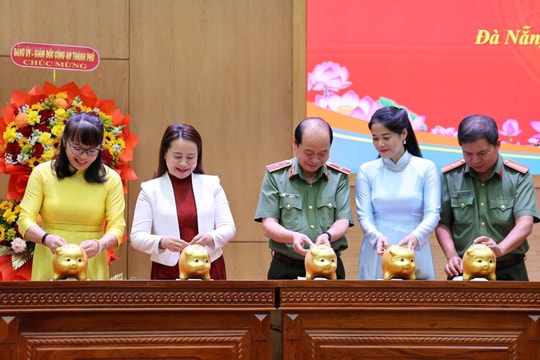 Tôn vinh nữ cán bộ, chiến sĩ Công an thành phố