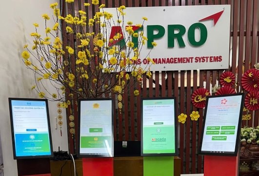 Máy Kiosk hỗ trợ xếp hàng thông minh – Giải pháp cho bệnh viện, ngân hàng, dịch vụ công