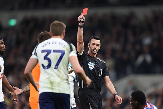 Micky van de Ven và cuộc khủng hoảng tại Spurs: Từ hy vọng đến gánh nặng phòng ngự