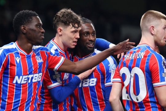 Tottenham thua ngược Crystal Palace 1-3: Thảm họa thẻ đỏ và nguy cơ rơi vào nhóm xuống hạng
