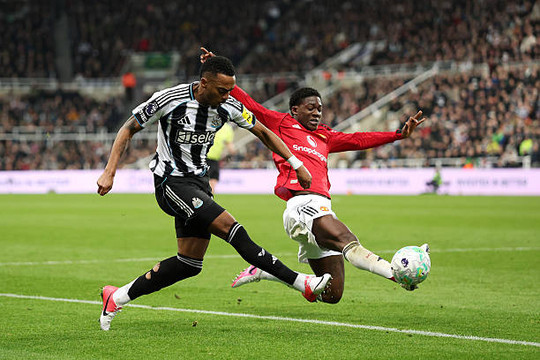 Thất bại trước Newcastle: Tại sao Man Utd buộc phải chiêu mộ máy quét cho tuyến giữa?