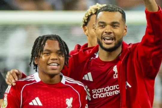 Arne Slot và bài toán Rio Ngumoha: Khi dòng máu trẻ là chìa khóa giải cứu Liverpool
