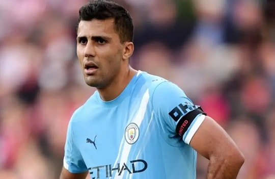 Real Madrid sẵn sàng phá quy tắc vì Rodri, Arsenal hét giá 'trên trời' cho Odegaard