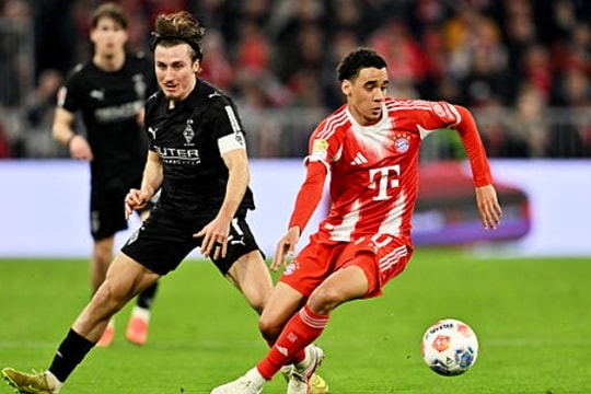 Jamal Musiala rực sáng ngày trở lại, Bayern Munich đè bẹp Gladbach 4-1