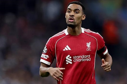 Liverpool chơi tất tay với Ryan Gravenberch: Mức lương 278.000 bảng là canh bạc hay tầm nhìn?