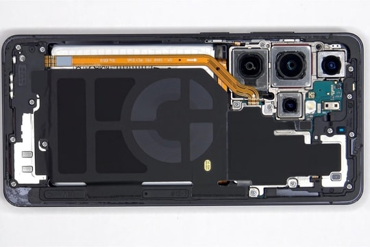 Galaxy S26 Ultra gây bất ngờ với thiết kế nội thất tối ưu tản nhiệt và pin dễ tháo rời