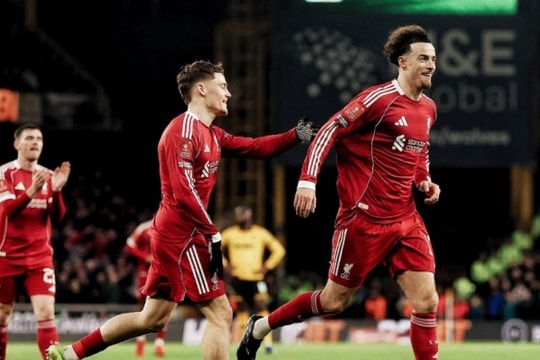 Curtis Jones rực sáng: Lời giải cho bài toán tuyến giữa của Liverpool trước Galatasaray
