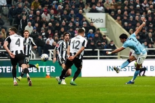 Man City ngược dòng hạ Newcastle 3-1: Đẳng cấp đội hình B và hung thần Omar Marmoush
