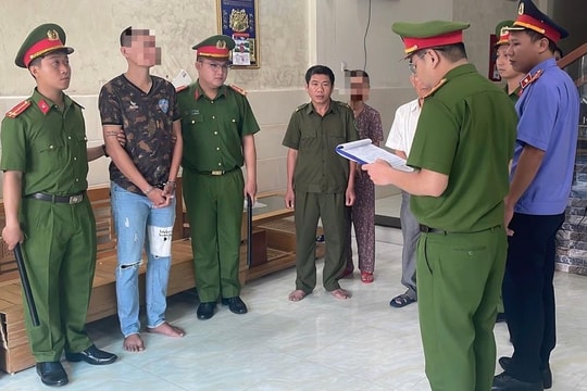 Công an Điện Bàn bắt tạm giam đối tượng mang hung khí vào quán cà phê gây rối
