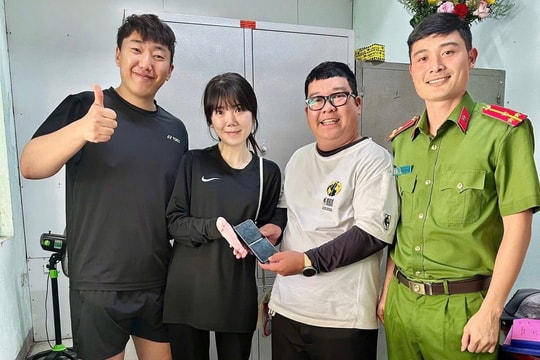 Công an phường Điện Bàn Đông tìm tài sản thất lạc trả lại du khách Hàn Quốc