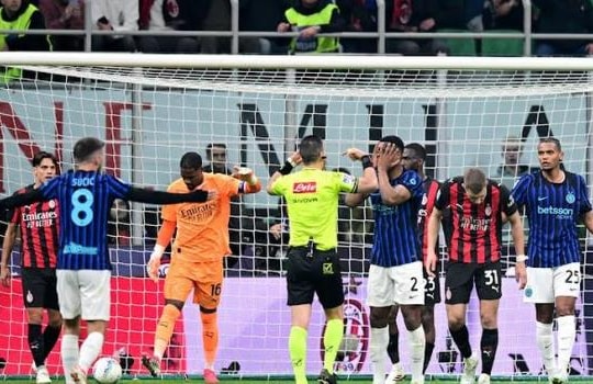 AC Milan hạ Inter 1-0: Đẳng cấp Mike Maignan và phương án B hoàn hảo mang tên Estupinan