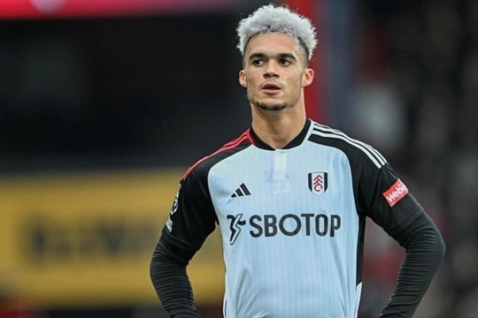 Antonee Robinson ưu tiên Liverpool, MU nhắm Bradley Barcola trong kỳ chuyển nhượng hè