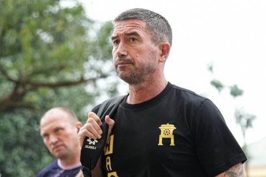 HLV Harry Kewell ca ngợi Đỗ Hoàng Hên là "tài năng lớn" sau chiến thắng derby Thủ đô