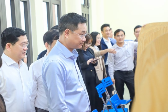 Bí thư Thành ủy Đà Nẵng Lê Ngọc Quang kiểm tra công tác chuẩn bị bầu cử tại xã Sông Vàng và Hòa Vang