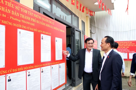 Phó Bí thư Thường trực Thành ủy Đà Nẵng Nguyễn Đình Vĩnh kiểm tra công tác chuẩn bị bầu cử