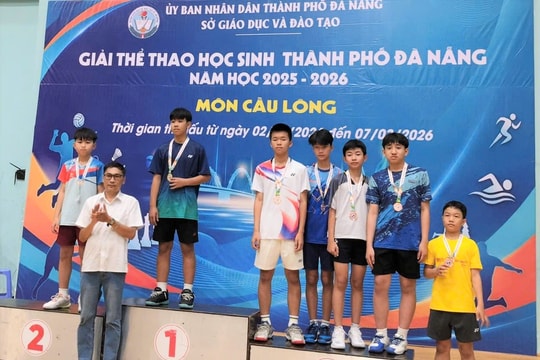 Phước Trà khen thưởng học sinh đoạt Huy chương Vàng môn cầu lông