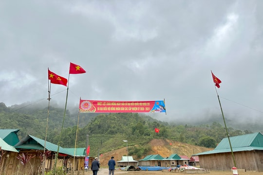 Đồng bào Cơ Tu góp sức vì ngày hội non sông