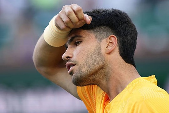 Carlos Alcaraz ngược dòng kịch tính hạ Rinderknech tại vòng 3 Indian Wells