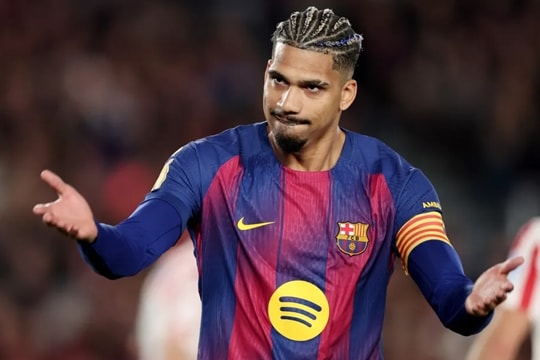 Ronald Araujo: 'Vũ khí bí mật' hay nỗi lo của Barcelona trước Newcastle tại Champions League