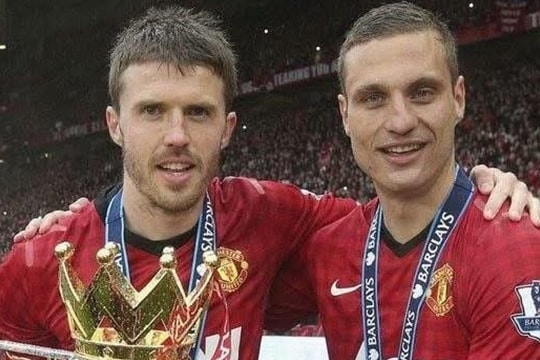 Nemanja Vidic bảo vệ Michael Carrick: Khi bản sắc Man Utd lên tiếng giữa bão chỉ trích