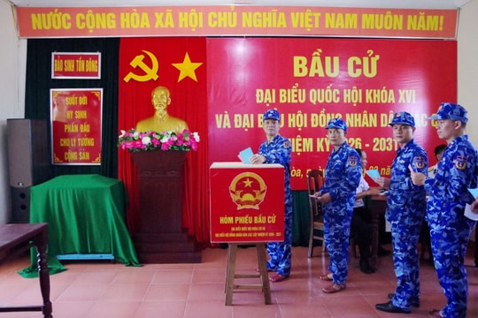 Những lá phiếu giữa trùng khơi thể hiện trách nhiệm, gửi gắm niềm tin