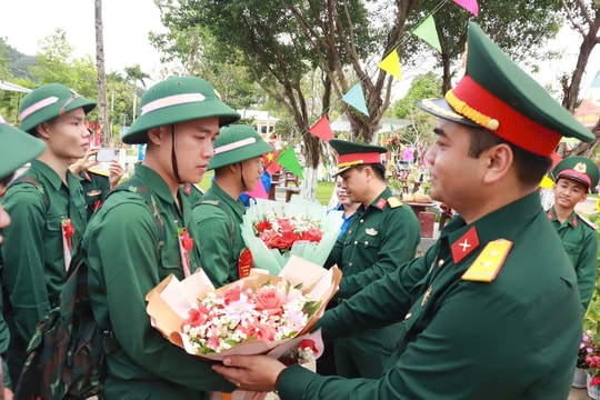 Sẵn sàng huấn luyện tân binh