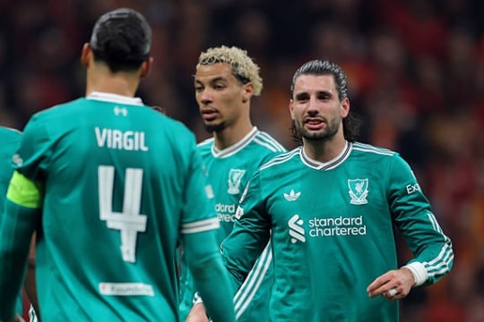 Liverpool gục ngã tại Istanbul: 3 tử huyệt khiến thầy trò Arne Slot trả giá đắt