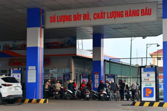Giá xăng dầu hôm nay 12/3/2026: Xăng dầu trong nước giảm mạnh, dầu Brent vượt 101 USD