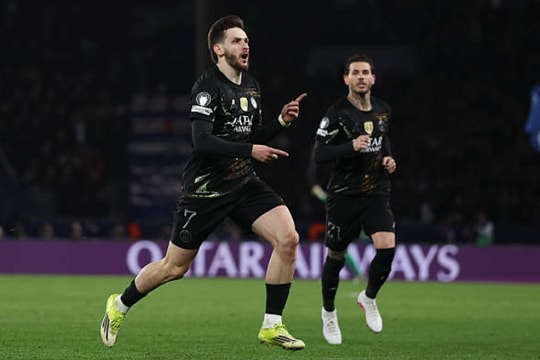 PSG vùi dập Chelsea 5-2: Kịch bản điên rồ và sự trừng phạt từ Kvaratskhelia