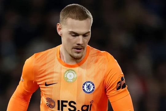 Sai lầm của Filip Jorgensen khiến Chelsea thảm bại 2-5 trước PSG tại vòng 16 đội Champions League
