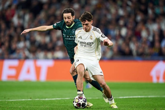 Suất Champions League thứ năm của Ngoại hạng Anh lung lay dữ dội sau tuần thi đấu thảm họa