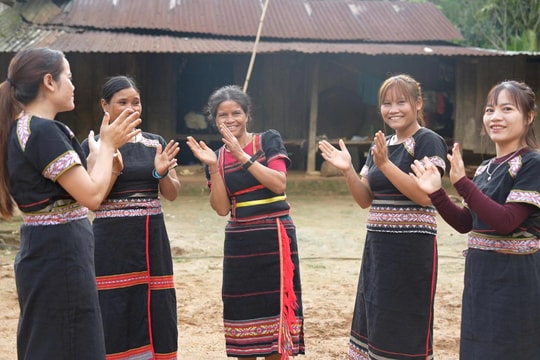 Tuyên truyền bằng tiếng Xơ Đăng
