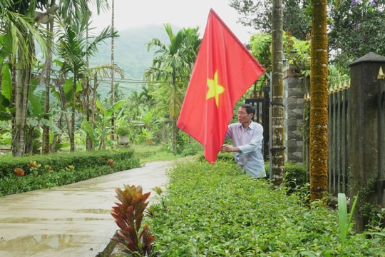 Treo cờ Tổ quốc trong dịp lễ