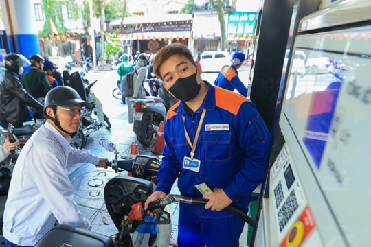 Giá xăng dầu hôm nay 13/3/2026: Giá dầu thế giới tăng hơn 9%, xăng RON95 tăng từ 22h hôm qua