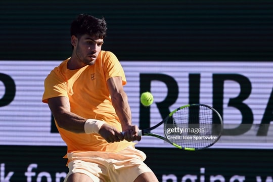 Carlos Alcaraz đánh bại Cameron Norrie để tiến vào bán kết Indian Wells gặp Daniil Medvedev
