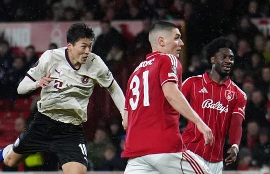 Nottingham Forest 0-1 Midtjylland: 21 cú sút vô vọng và nhát kiếm chí mạng của Gue-Sung Cho