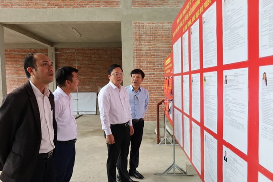 Chủ tịch Ủy ban MTTQ Việt Nam thành phố kiểm tra công tác chuẩn bị bầu cử tại xã Hòa Vang, Hòa Tiến và phường Cẩm Lệ