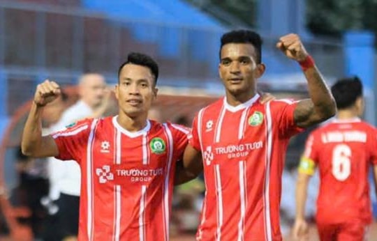 Trường Tươi Đồng Nai thắng 2-0 Khánh Hòa: Siêu phẩm từ giữa sân và kỷ lục bất bại