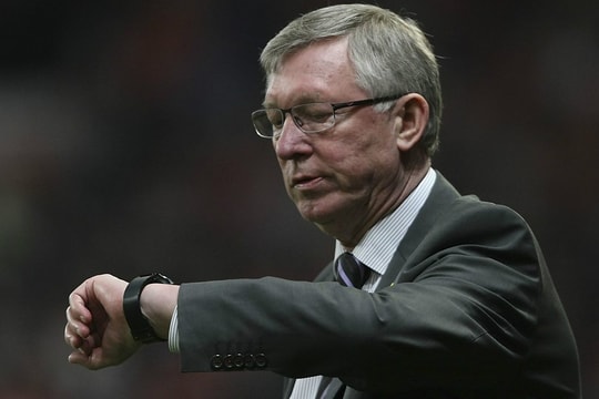 Sir Alex Ferguson và Fergie Time: Khi thời gian trở thành vũ khí tâm lý hủy diệt tại Old Trafford