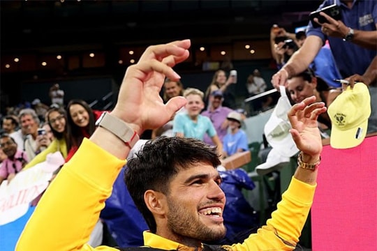 Alcaraz hóa thân thành chú ong tại Indian Wells 2026 và tin nóng thể thao sáng 14/3