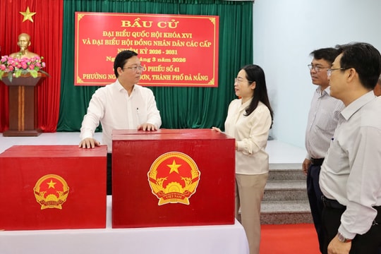 Chủ tịch Ủy ban MTTQ Việt Nam thành phố Đà Nẵng Lê Trí Thanh kiểm tra công tác chuẩn bị bầu cử