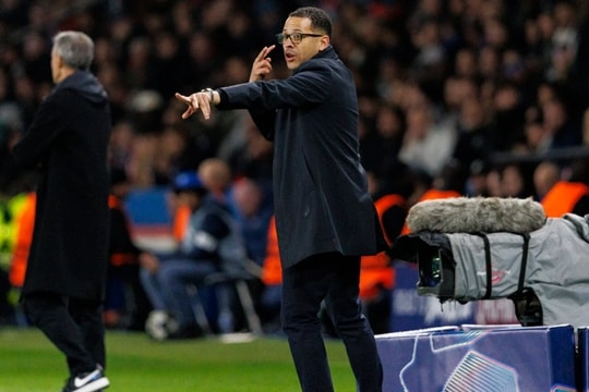 HLV Liam Rosenior và bài toán chiến thuật của Chelsea trước trận gặp Newcastle