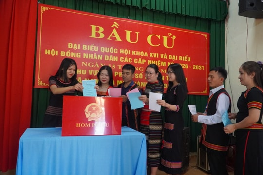 Khắp nơi nô nức đi bầu cử