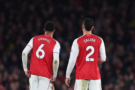 "Bức tường thép" Saliba và Gabriel giúp Arsenal đánh bại Everton 2-0